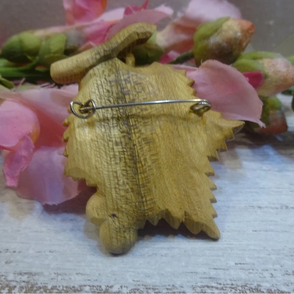 Vintage Grapes Pin - Picture 3 of 4